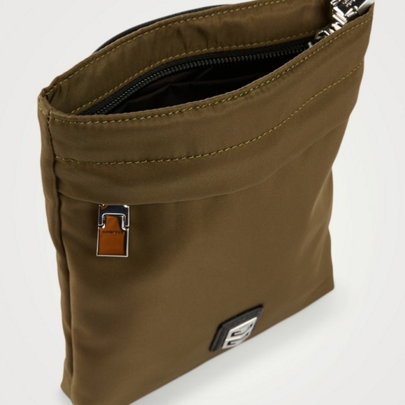 GIVENCHY 4G Light Nylon Pouch - UNISEX - Picture 6 of 8